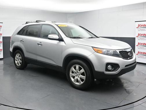 Bright Silver 2013 Kia Sorento LX