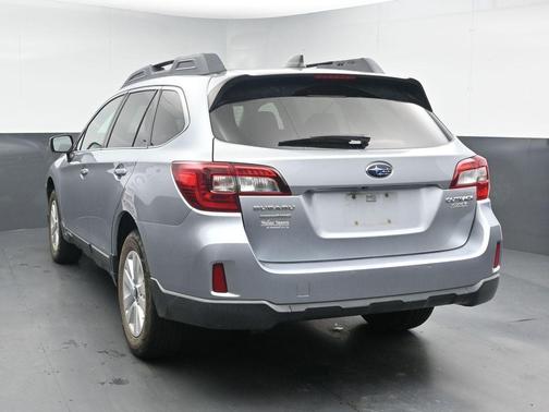 Ice Silver Metallic 2017 Subaru Outback 2.5i Premium