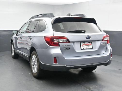 Ice Silver Metallic 2017 Subaru Outback 2.5i Premium