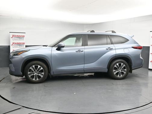 Moon Dust 2023 Toyota Highlander XLE