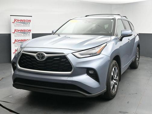 Moon Dust 2023 Toyota Highlander XLE