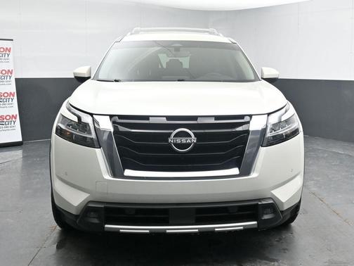 2023 Nissan Pathfinder SL 4WD