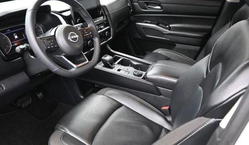 2023 Nissan Pathfinder SL 4WD
