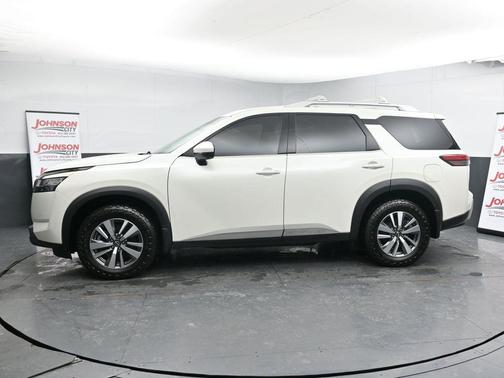 2023 Nissan Pathfinder SL 4WD