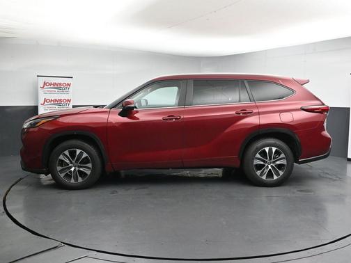 Ruby Flare Pearl 2023 Toyota Highlander XLE