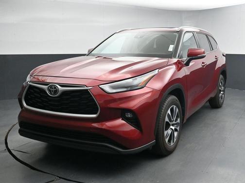 Ruby Flare Pearl 2023 Toyota Highlander XLE