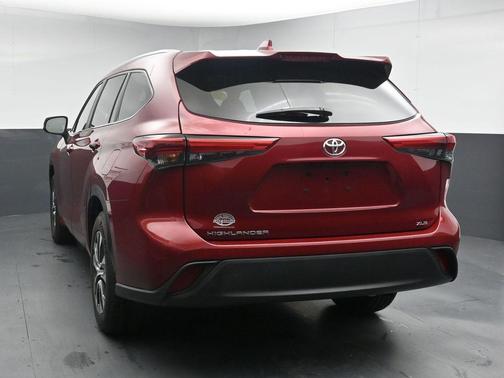 Ruby Flare Pearl 2023 Toyota Highlander XLE