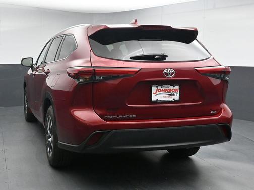 Ruby Flare Pearl 2023 Toyota Highlander XLE