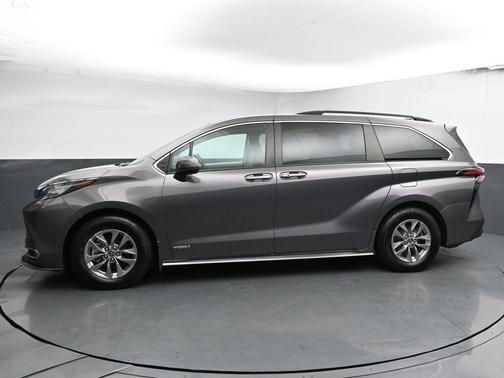 2021 Toyota Sienna XLE 8 Passenger