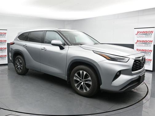 Celestial Silver Metallic 2022 Toyota Highlander XLE