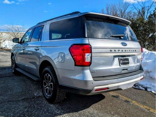 Iconic Silver Metallic 2024 Ford Expedition Max XLT