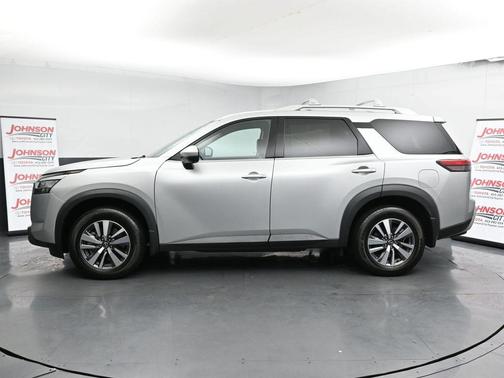 2023 Nissan Pathfinder SL 4WD