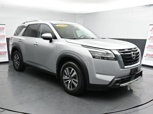 2023 Nissan Pathfinder SL 4WD