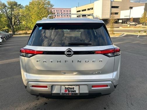 2023 Nissan Pathfinder SL 4WD