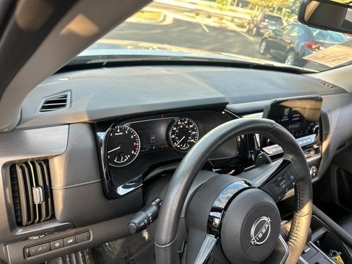 2023 Nissan Pathfinder SL 4WD