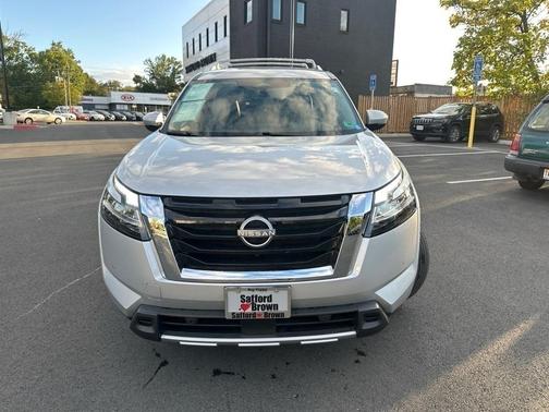 2023 Nissan Pathfinder SL 4WD