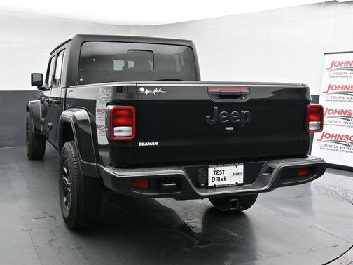 2022 Jeep Gladiator Altitude 4x4