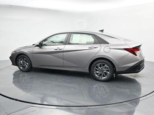 Fluid Metal 2024 Hyundai ELANTRA SEL