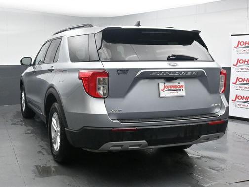 Iconic Silver Metallic 2024 Ford Explorer XLT