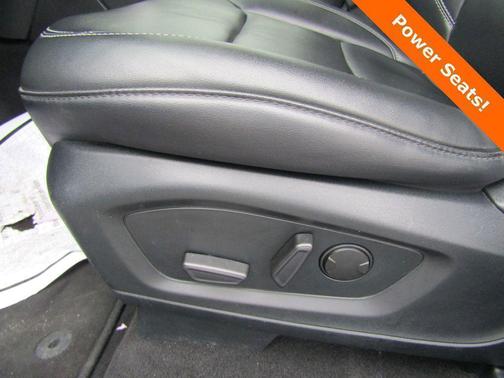 Iconic Silver Metallic 2024 Ford Explorer XLT