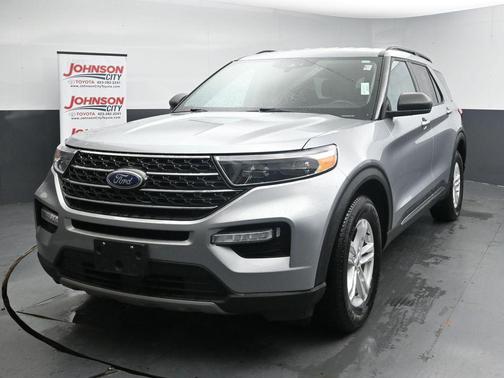 Iconic Silver Metallic 2024 Ford Explorer XLT