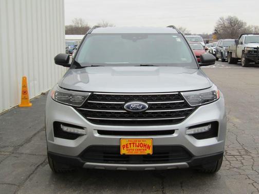 Iconic Silver Metallic 2024 Ford Explorer XLT
