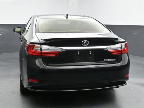 2016 Lexus ES 300h Base