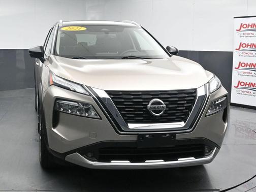 Champagne Silver Metallic/Super Black 2021 Nissan Rogue Platinum