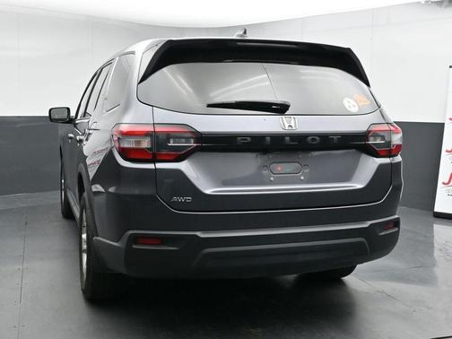 2023 Honda Pilot AWD LX