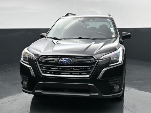 Crystal Black Silica 2023 Subaru Forester Premium