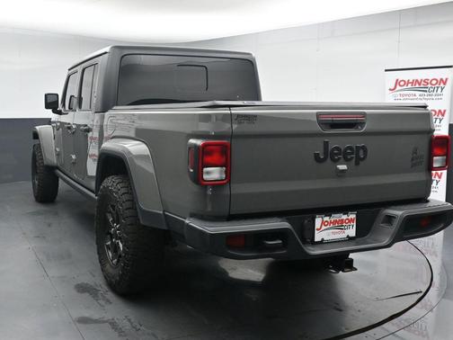 Sting-Gray Clearcoat 2021 Jeep Gladiator Willys 4x4