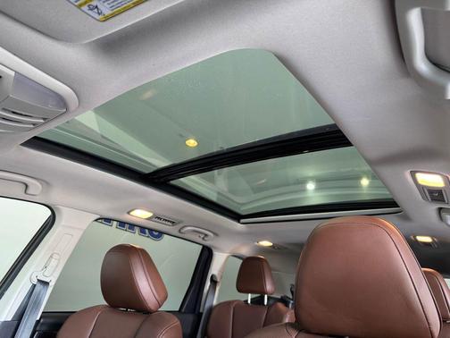 Crystal White Pearl 2024 Subaru Ascent Touring 7-Passenger