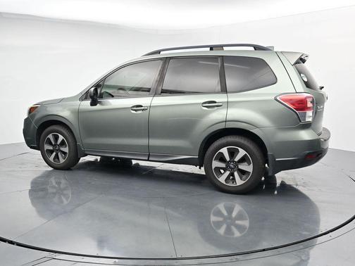 Jasmine Green Metallic 2017 Subaru Forester 2.5i Premium