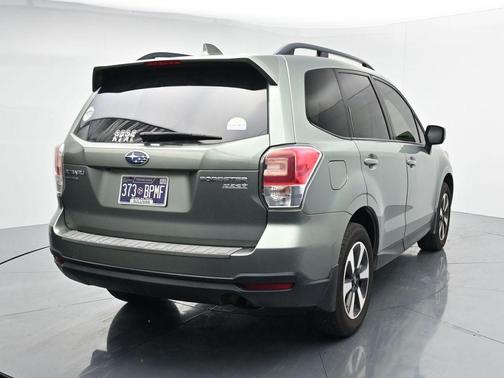 Jasmine Green Metallic 2017 Subaru Forester 2.5i Premium