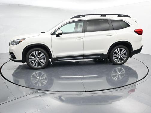 Crystal White Pearl 2022 Subaru Ascent Limited 8-Passenger