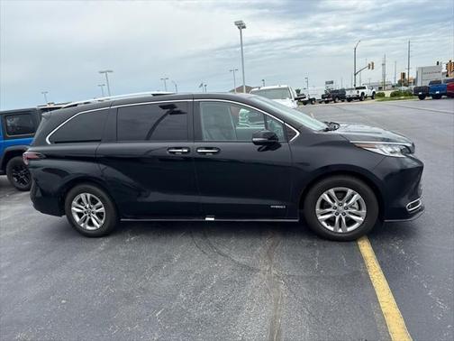 2021 Toyota Sienna Limited 7-Passenger