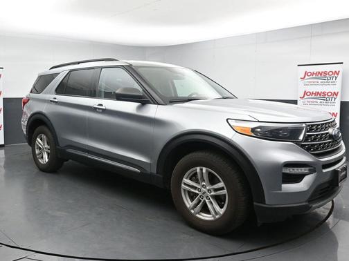 Iconic Silver Metallic 2023 Ford Explorer XLT