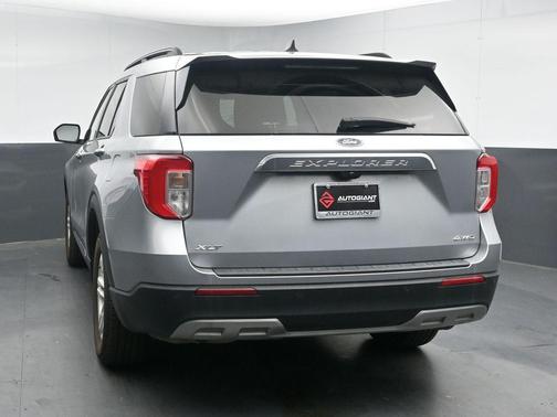 Iconic Silver Metallic 2023 Ford Explorer XLT