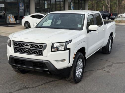 Glacier White 2023 Nissan Frontier SV