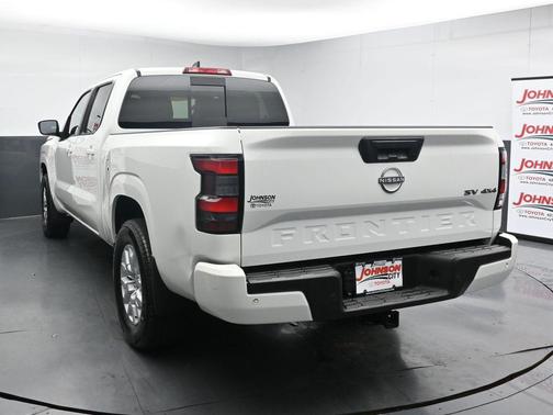 Glacier White 2023 Nissan Frontier SV
