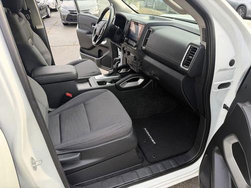 Glacier White 2023 Nissan Frontier SV