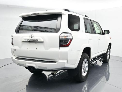 Ice 2023 Toyota 4Runner SR5