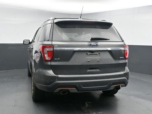 Magnetic Metallic 2018 Ford Explorer XLT