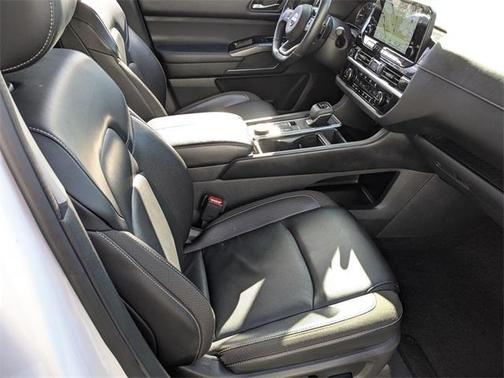 2022 Nissan Pathfinder SL 4WD