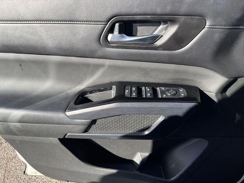 Pearl White Tricoat 2023 Nissan Pathfinder SL 4WD