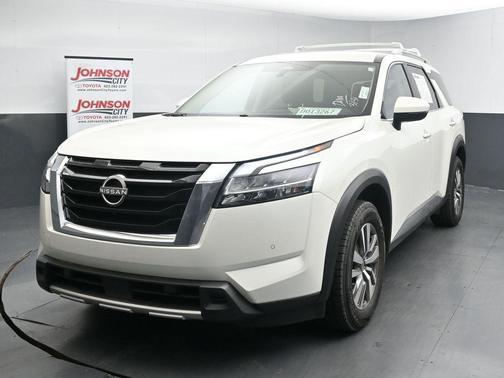 Pearl White Tricoat 2023 Nissan Pathfinder SL 4WD