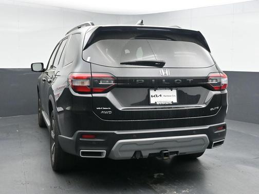 Crystal Black Pearl 2023 Honda Pilot AWD Elite