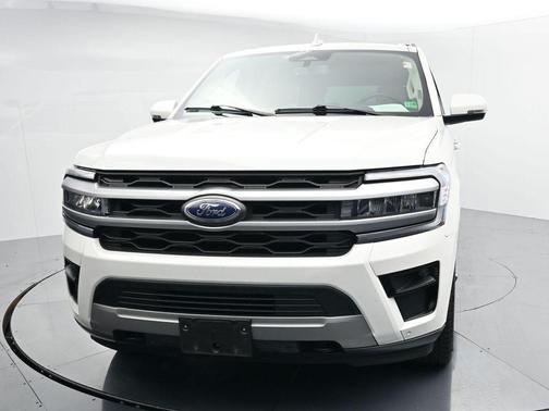Star White Metallic Tri-Coat 2023 Ford Expedition XLT