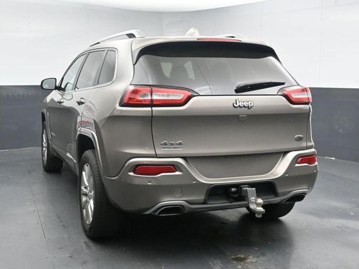 Light Brownstone Pearlcoat 2017 Jeep Cherokee Overland