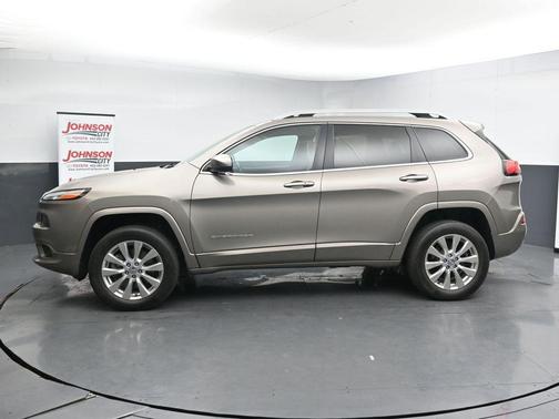 Light Brownstone Pearlcoat 2017 Jeep Cherokee Overland